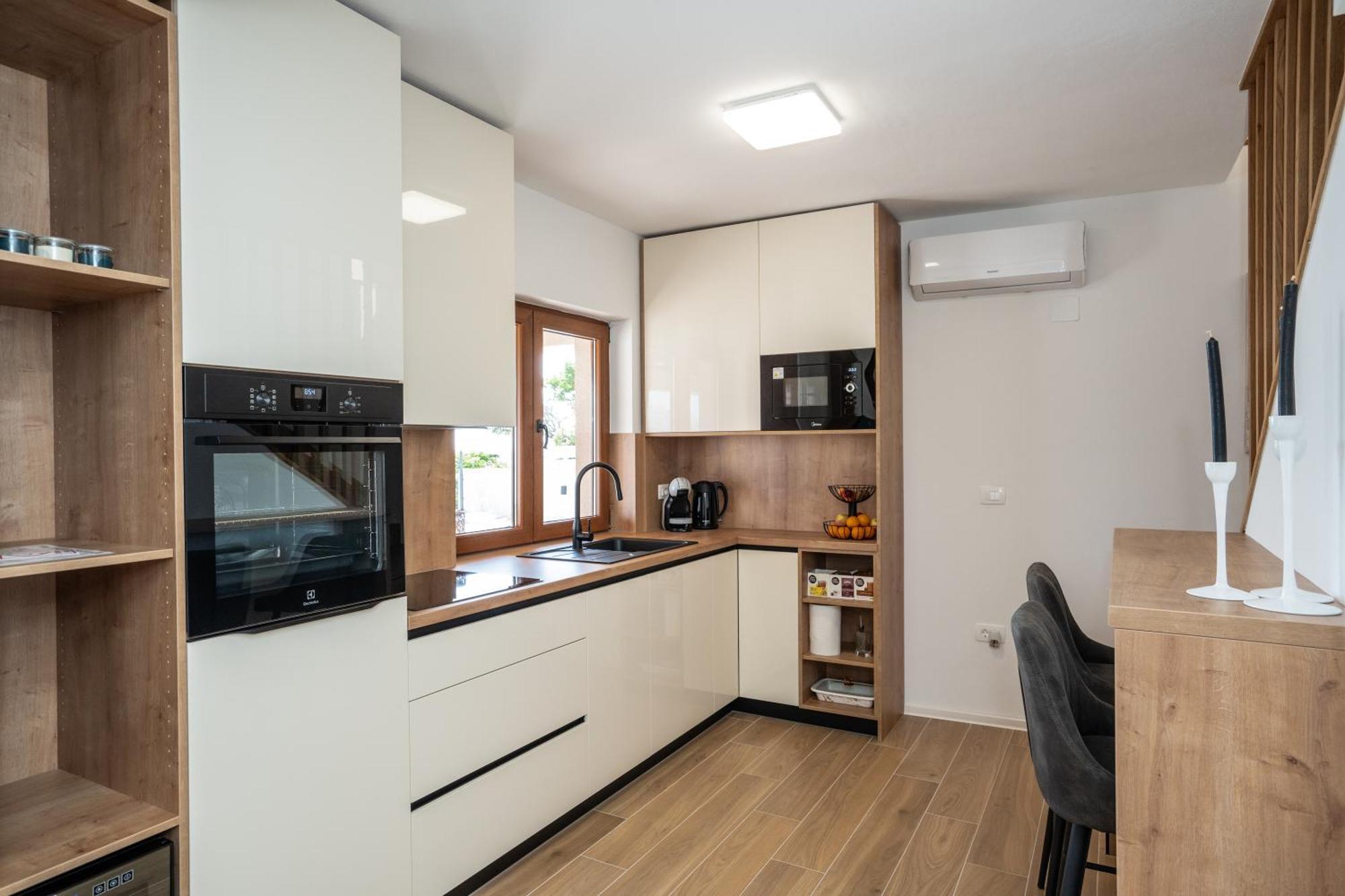 Villa Kamia With Private Heated Pool And Electric Vehicle Adapter Zubovici Exterior photo